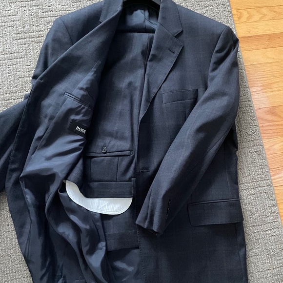 Hugo Boss blue 3 button suit with brown check pattern - Picture 1 of 1